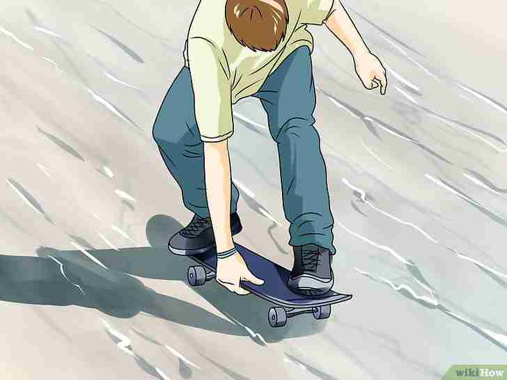 Gambar berjudul Do a Boneless on a Skateboard Step 2