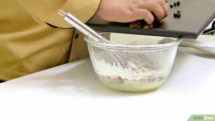 Imagem intitulada Make a Cake Using a Pressure Cooker Step 12