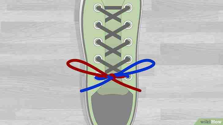 Imagem intitulada Tie Your Shoes Step 6
