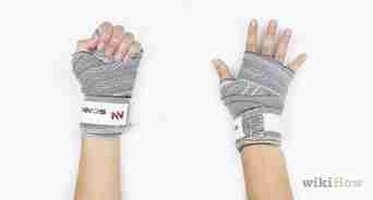 Die Hände für das Boxen bandagieren