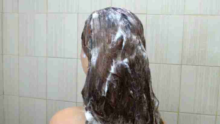 Imagem intitulada Apply Conditioner to Your Hair Step 2 preview