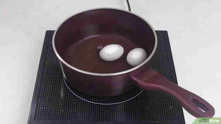Bildtitel Tell When an Egg Is Boiled Step 1