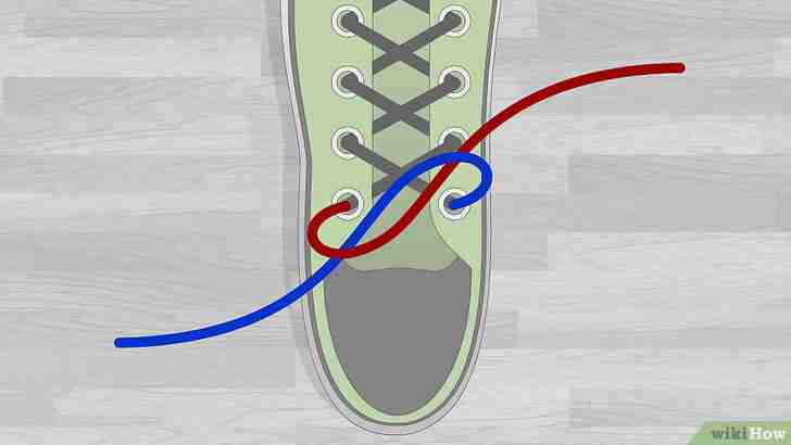 Gambar berjudul Tie Your Shoes Step 14