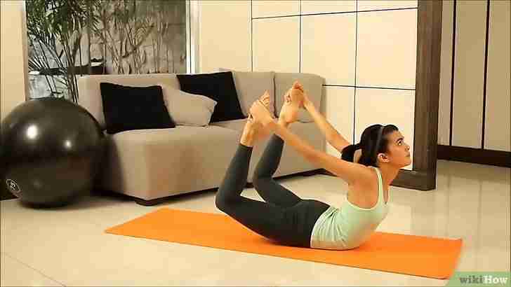 以Do the Yoga Bow Pose Step 4 preview为标题的图片