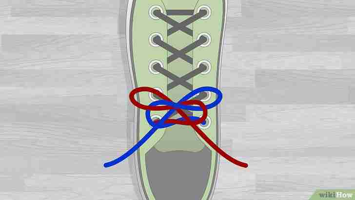 Gambar berjudul Tie Your Shoes Step 5