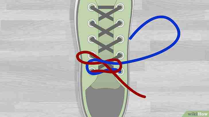 Gambar berjudul Tie Your Shoes Step 4