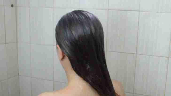 Imagem intitulada Apply Conditioner to Your Hair Step 3 preview